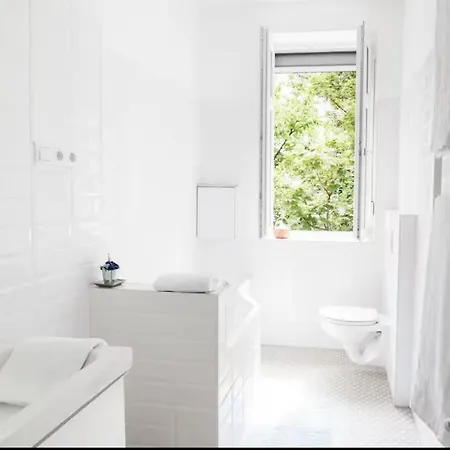 Phoenix Apartment *